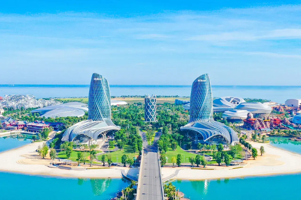 5D4N Trendiest CC Hainan Tour — guided tour from Malaysia
